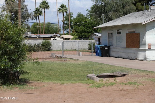 2614 N 26th St, Phoenix, AZ 85008 - view of yard with fence and a gate