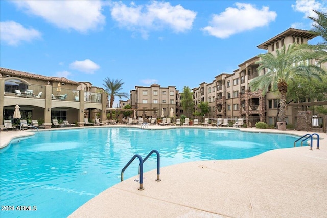 view of swimming pool