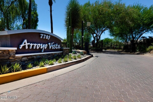 view of community / neighborhood sign