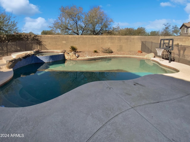 view of pool featuring an in ground hot tub