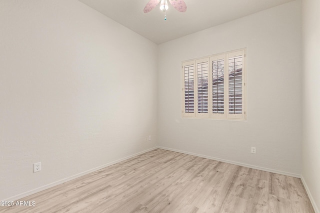 unfurnished room with light wood-type flooring, ceiling fan, and baseboards