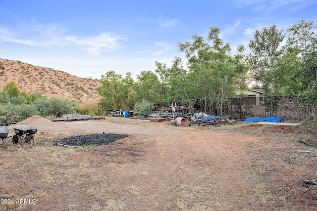 view of yard with a mountain view