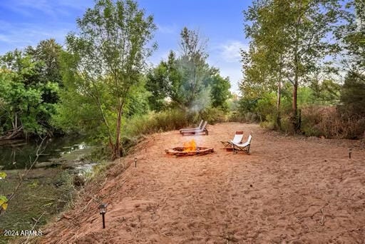 view of yard featuring a fire pit