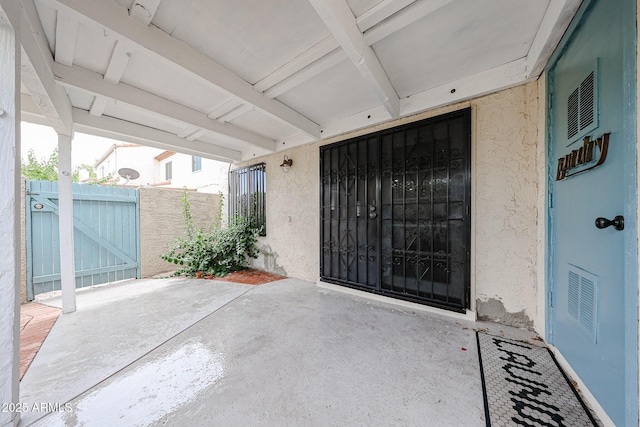 6533 N 7th Ave Unit 18, Phoenix, AZ 85013 - property entrance with stucco siding, a gate, and a patio area