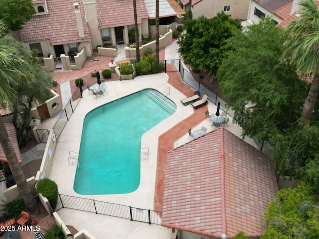 6533 N 7th Ave Unit 18, Phoenix, AZ 85013 - community pool with a patio