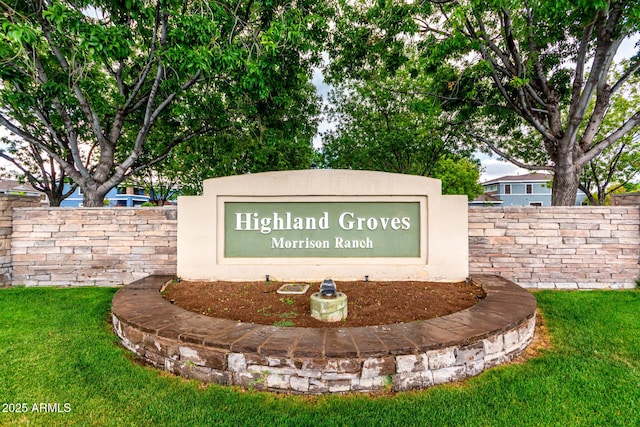 community sign featuring a lawn