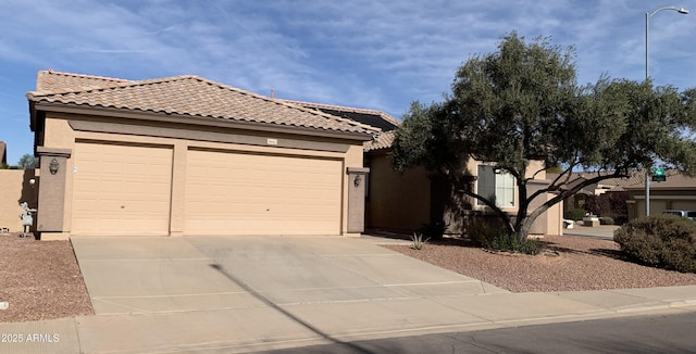 view of front facade featuring a garage