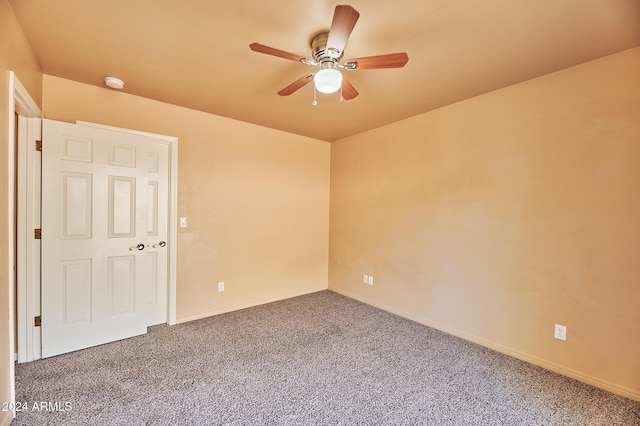 carpeted empty room featuring ceiling fan