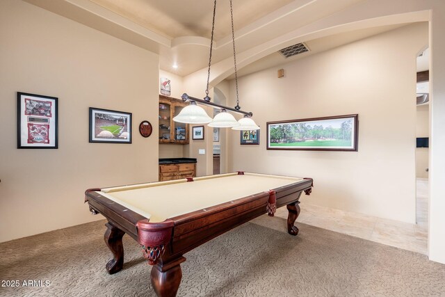recreation room with visible vents, a dry bar, carpet, and pool table
