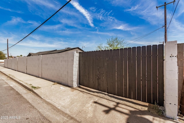 1501 E Sheridan St, Phoenix, AZ 85006 - view of gate