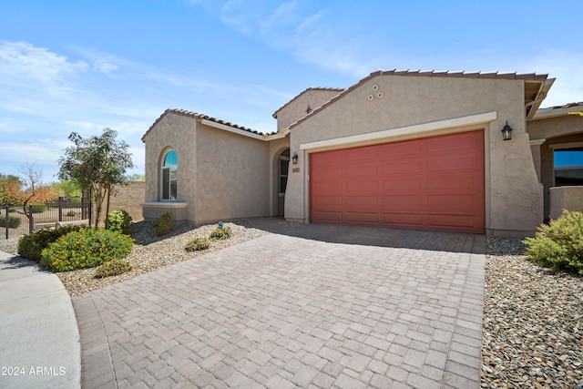 view of front facade featuring a garage