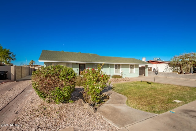 single story home featuring a front yard