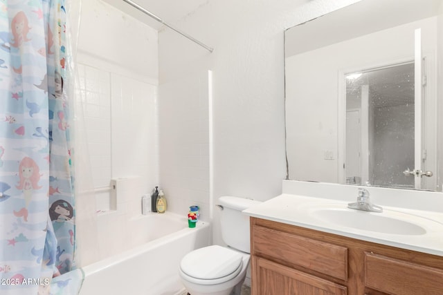 full bathroom with shower / tub combo with curtain, vanity, and toilet