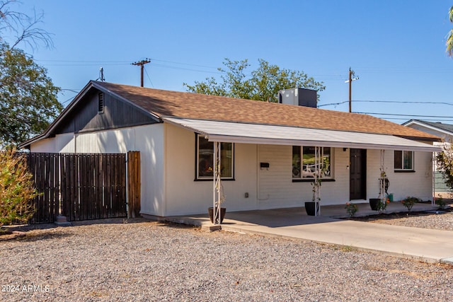 ranch-style house with a porch