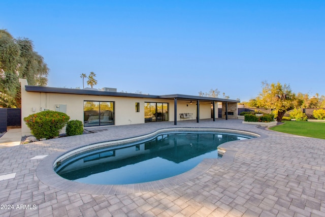 view of swimming pool featuring a patio