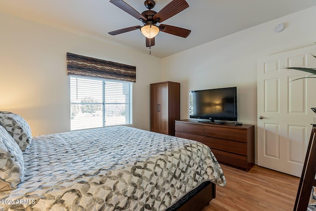 5335 E Shea Blvd Unit 2081, Scottsdale, AZ 85254 - bedroom with wood finished floors and a ceiling fan