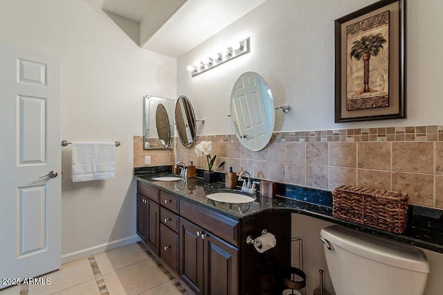 5335 E Shea Blvd Unit 2081, Scottsdale, AZ 85254 - full bath featuring toilet, double vanity, tile patterned floors, and baseboards