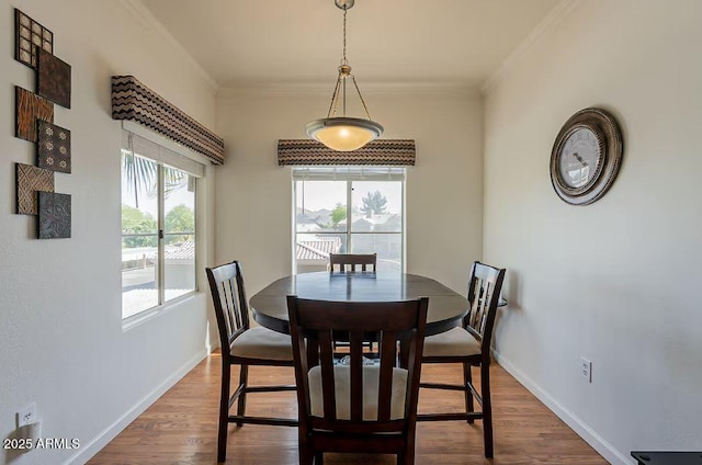 5335 E Shea Blvd Unit 2081, Scottsdale, AZ 85254 - dining area featuring ornamental molding, dark wood-type flooring, and baseboards
