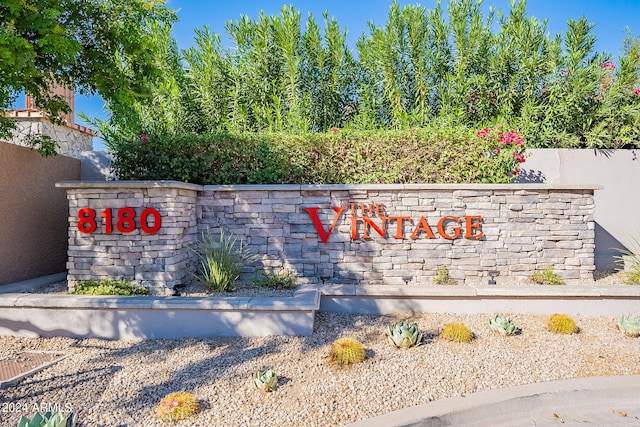 view of community / neighborhood sign