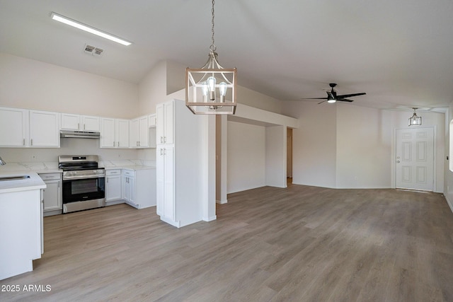 kitchen featuring white cabinetry, light hardwood / wood-style floors, stainless steel electric stove, pendant lighting, and ceiling fan with notable chandelier