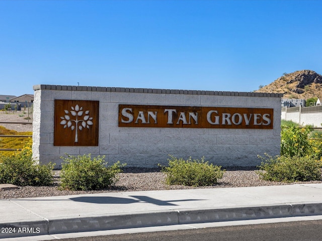 community sign with a mountain view