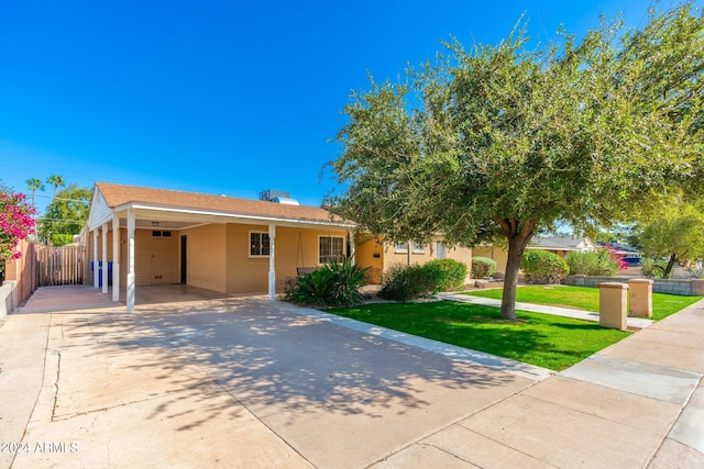 view of front facade featuring a front yard and a carport