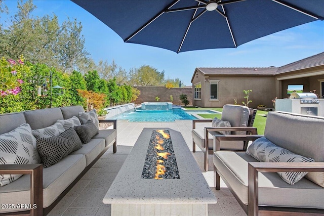 view of swimming pool featuring a pool with connected hot tub, outdoor lounge area, a fenced backyard, a patio, and grilling area