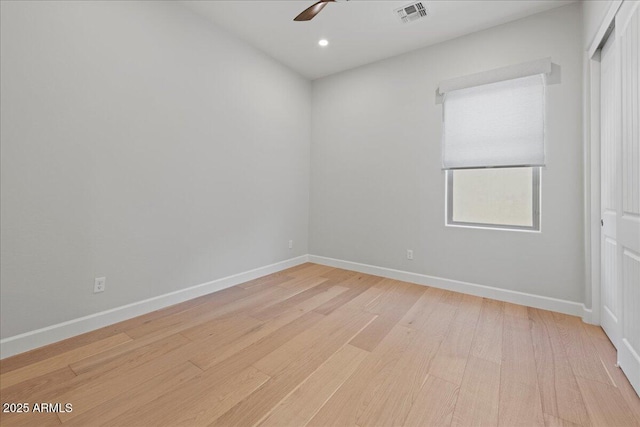 spare room with light wood finished floors, baseboards, visible vents, ceiling fan, and recessed lighting