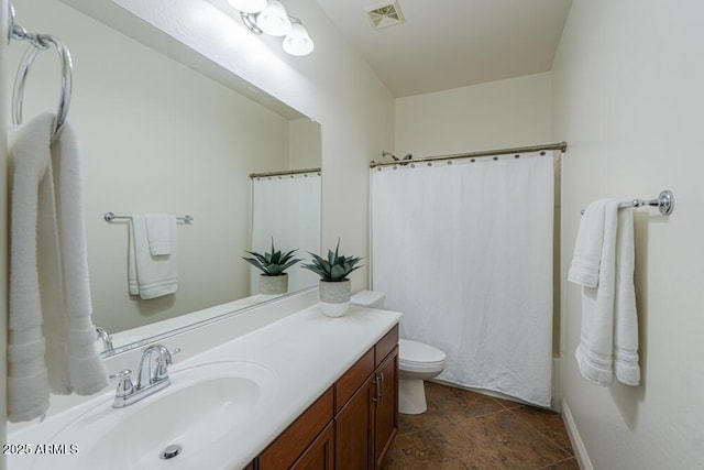 full bath with visible vents, toilet, vanity, and a shower with curtain