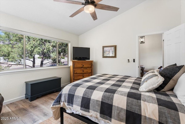 902 S Santa Fe Cir, Payson, AZ 85541 - bedroom featuring lofted ceiling, light wood-style flooring, baseboards, and ceiling fan