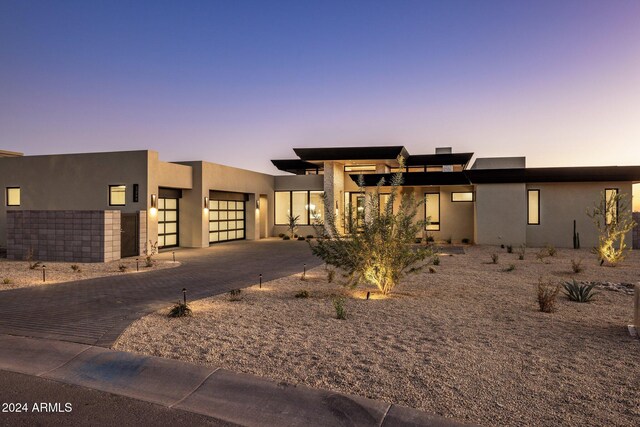 24779 N 91st St, Scottsdale, AZ 85255 - view of front of house featuring stucco siding, an attached garage, and driveway
