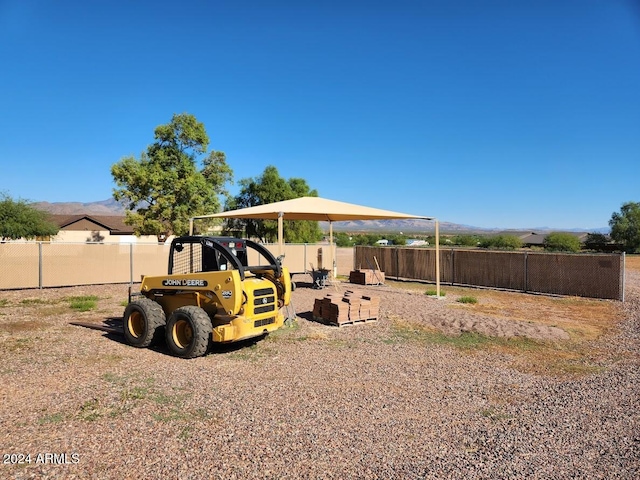 view of yard with a mountain view