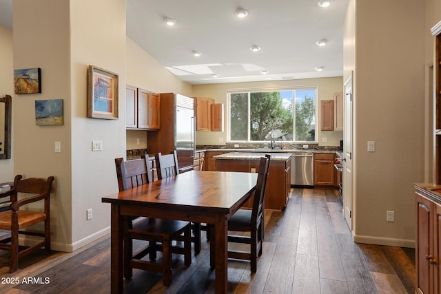 1604 W Beech Pkwy, Payson, AZ 85541 - dining space with dark wood-style flooring, baseboards, and recessed lighting