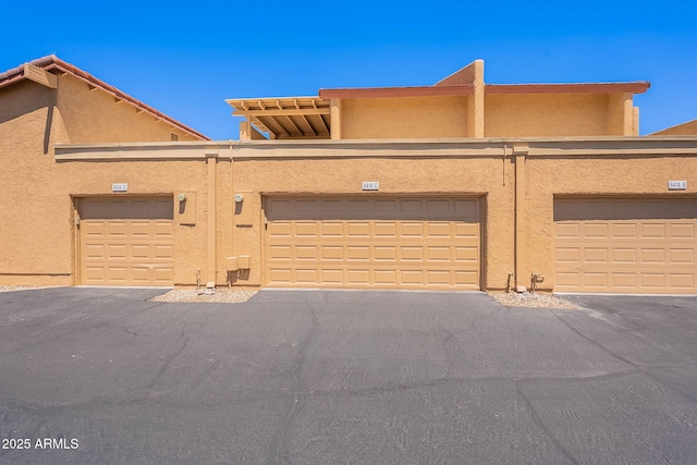 8414 N Central Ave Unit C, Phoenix, AZ 85020 - view of front of house with stucco siding and community garages