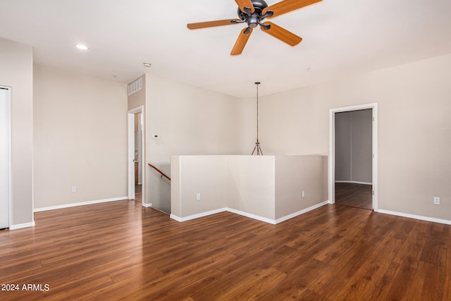 unfurnished room with dark wood-type flooring and ceiling fan