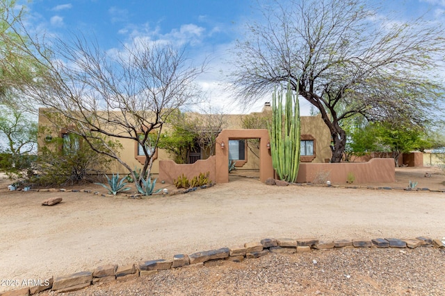 1730 W Adamanda Ct, Phoenix, AZ 85086 - pueblo-style house featuring a fenced front yard and stucco siding