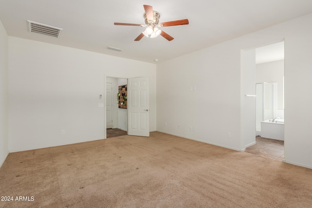 unfurnished room with light carpet and ceiling fan