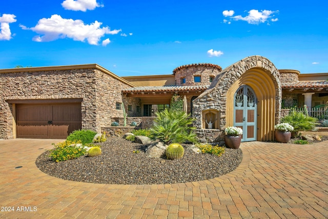 view of front of property featuring a garage