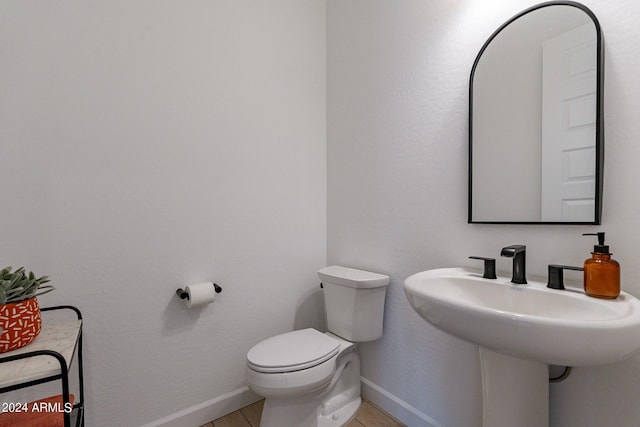 bathroom featuring sink and toilet