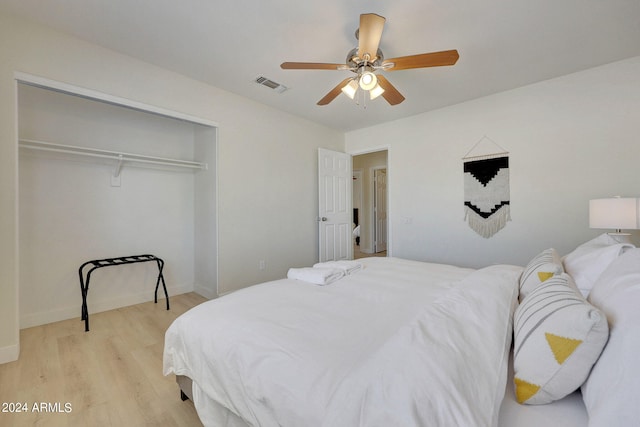 bedroom featuring light wood-type flooring, ceiling fan, and a closet