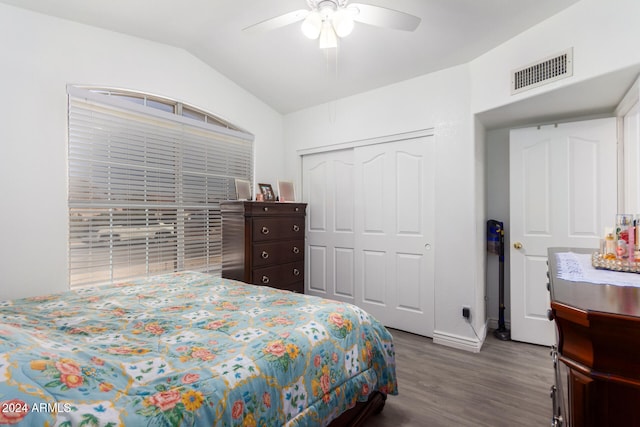 bedroom with hardwood / wood-style floors, a closet, vaulted ceiling, and ceiling fan