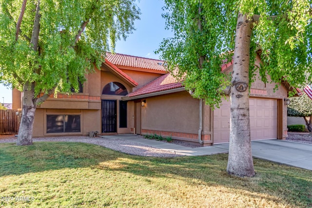 view of front of house featuring a front lawn and a garage