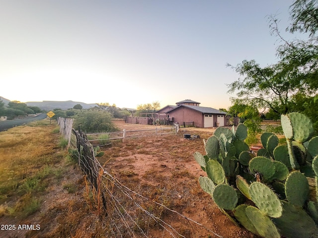 view of yard at dusk