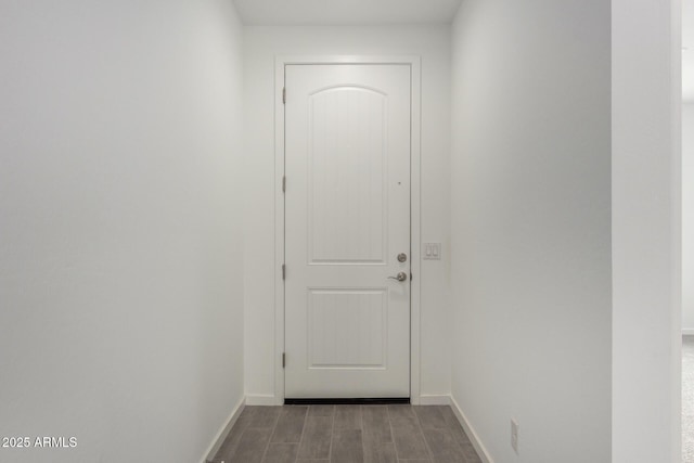 entryway featuring baseboards