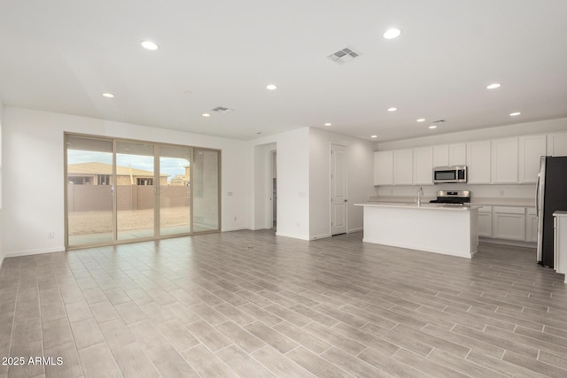 kitchen with recessed lighting, visible vents, baseboards, appliances with stainless steel finishes, and open floor plan