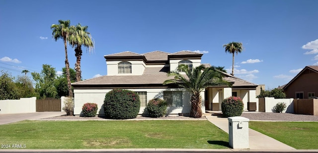 view of front of property featuring a front lawn