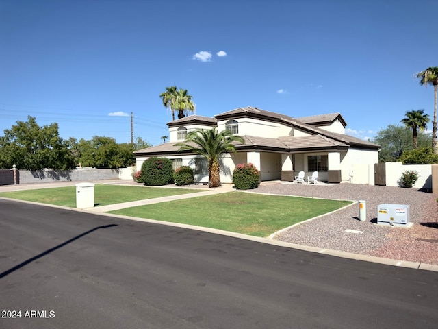 view of front of property with a front yard