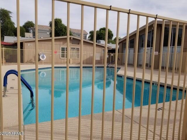 1622 E Campbell Ave Unit L, Phoenix, AZ 85016 - community pool with fence