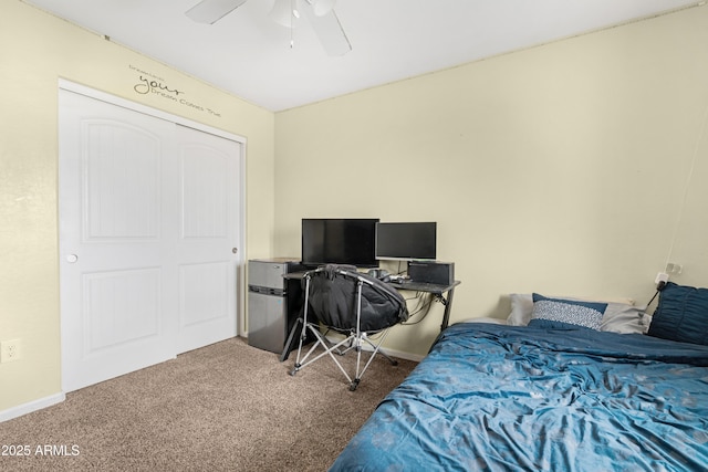 carpeted bedroom featuring a ceiling fan