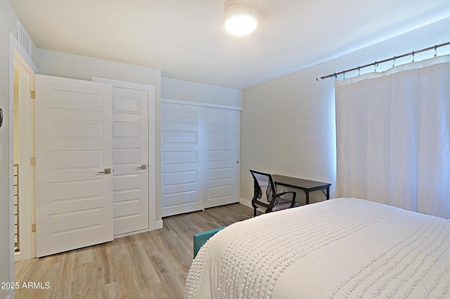 4600 N 68th St Unit 351, Scottsdale, AZ 85251 - bedroom with light wood-style flooring and a closet